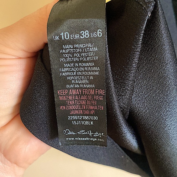 Curtain Crop Top - Picture 4 of 7